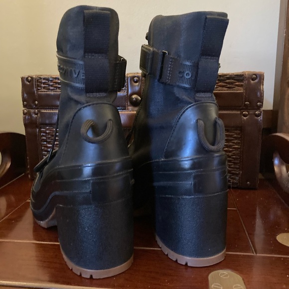 Converse Chuck Taylor All Star GR82 Lace Up Boots - Picture 8 of 13